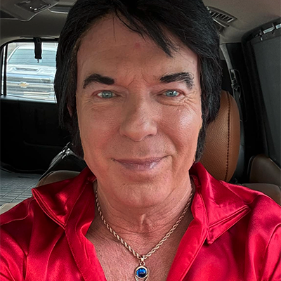 Mike Elliott performing as Elvis in Round Rock, Texas